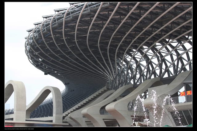 《遊記—高雄》高鐵高捷一日遊Part3～世運主場館