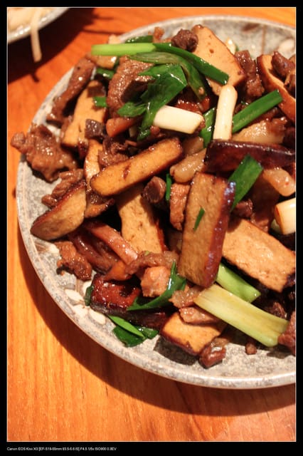 《食記—龍潭》老頭擺客家菜～剛剛吃的土雞在屋頂上？！