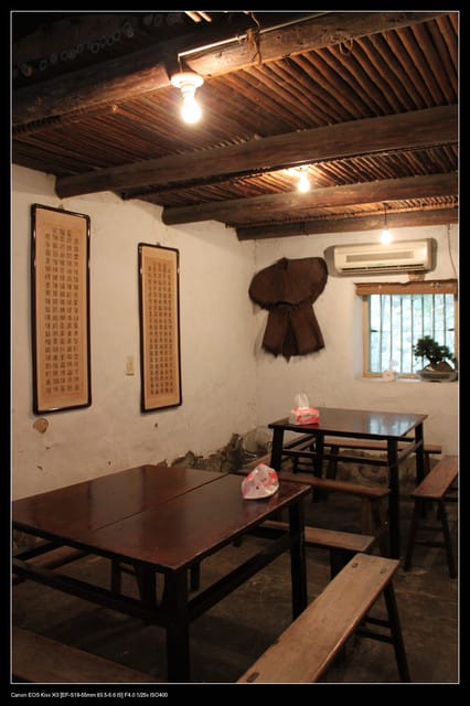 《食記—龍潭》老頭擺客家菜～剛剛吃的土雞在屋頂上？！