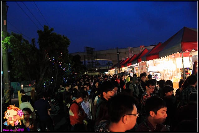 《食記—新北泰山》輔大花園夜市～嚇！！超鬼扯的人潮！！