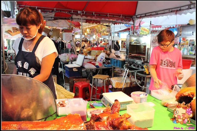 《食記—新北泰山》輔大花園夜市～嚇！！超鬼扯的人潮！！