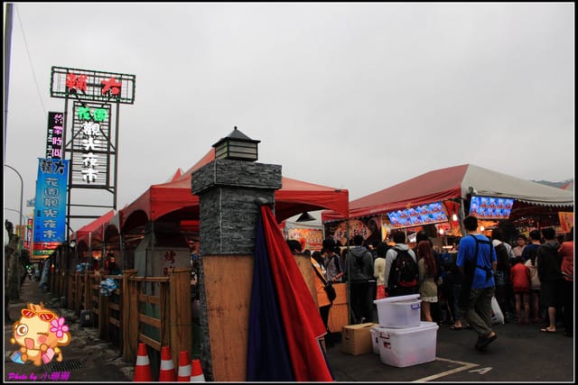 《食記—新北泰山》輔大花園夜市～嚇！！超鬼扯的人潮！！