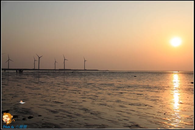 《遊記—台中》被夕陽染紅的高美濕地