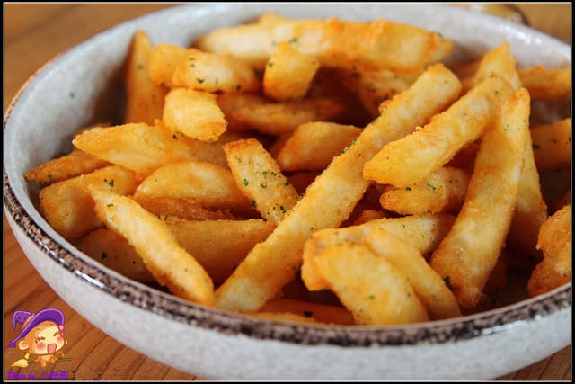《食記—台北》小山堂餐廳（松山文創園區）～隱藏都市中的綠意盎然！