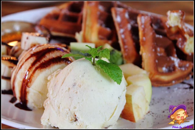 《食記—台北》小山堂餐廳（松山文創園區）～隱藏都市中的綠意盎然！