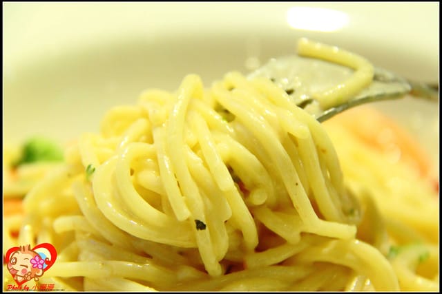 《廣宣—台北萬華》Oyami café～不小心踏入了白色夢幻森林！