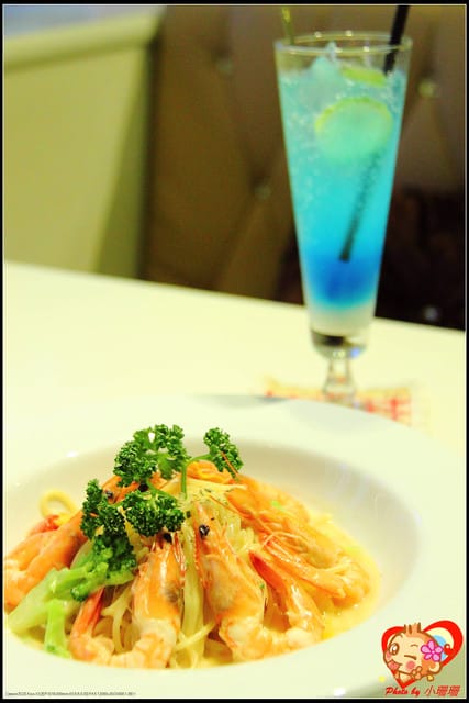 《廣宣—台北萬華》Oyami café～不小心踏入了白色夢幻森林！