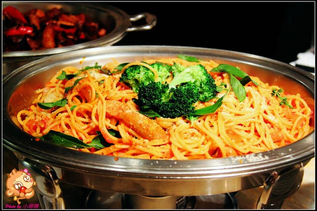 《廣宣—台北》歐華酒店地中海牛肋排館下午茶～精緻蛋糕吃到飽！