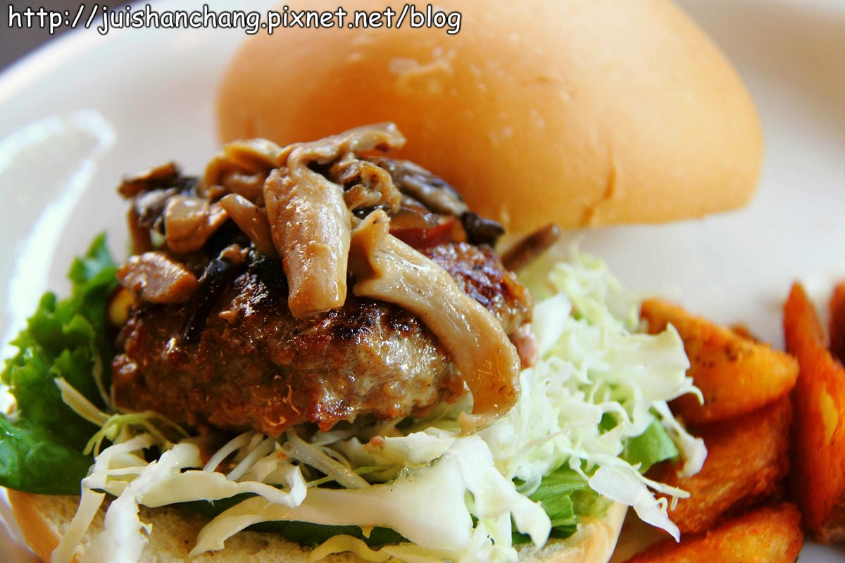 《食記—台中》小豚輕食Kobuta brunch～等再久也甘願的超級平價夢幻鬆餅！