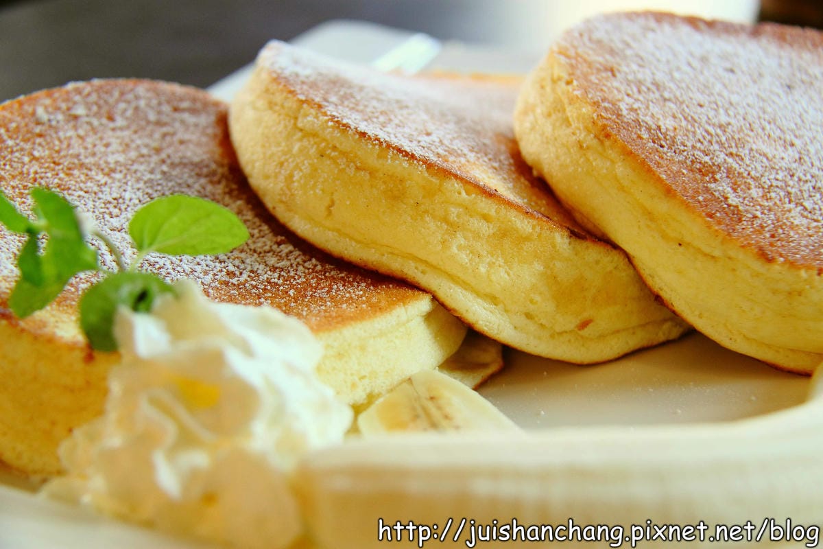 《食記—台中》小豚輕食Kobuta brunch～等再久也甘願的超級平價夢幻鬆餅！