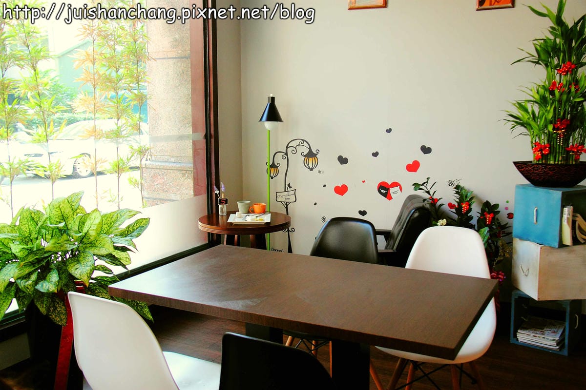 《食記—台中》小豚輕食Kobuta brunch～等再久也甘願的超級平價夢幻鬆餅！