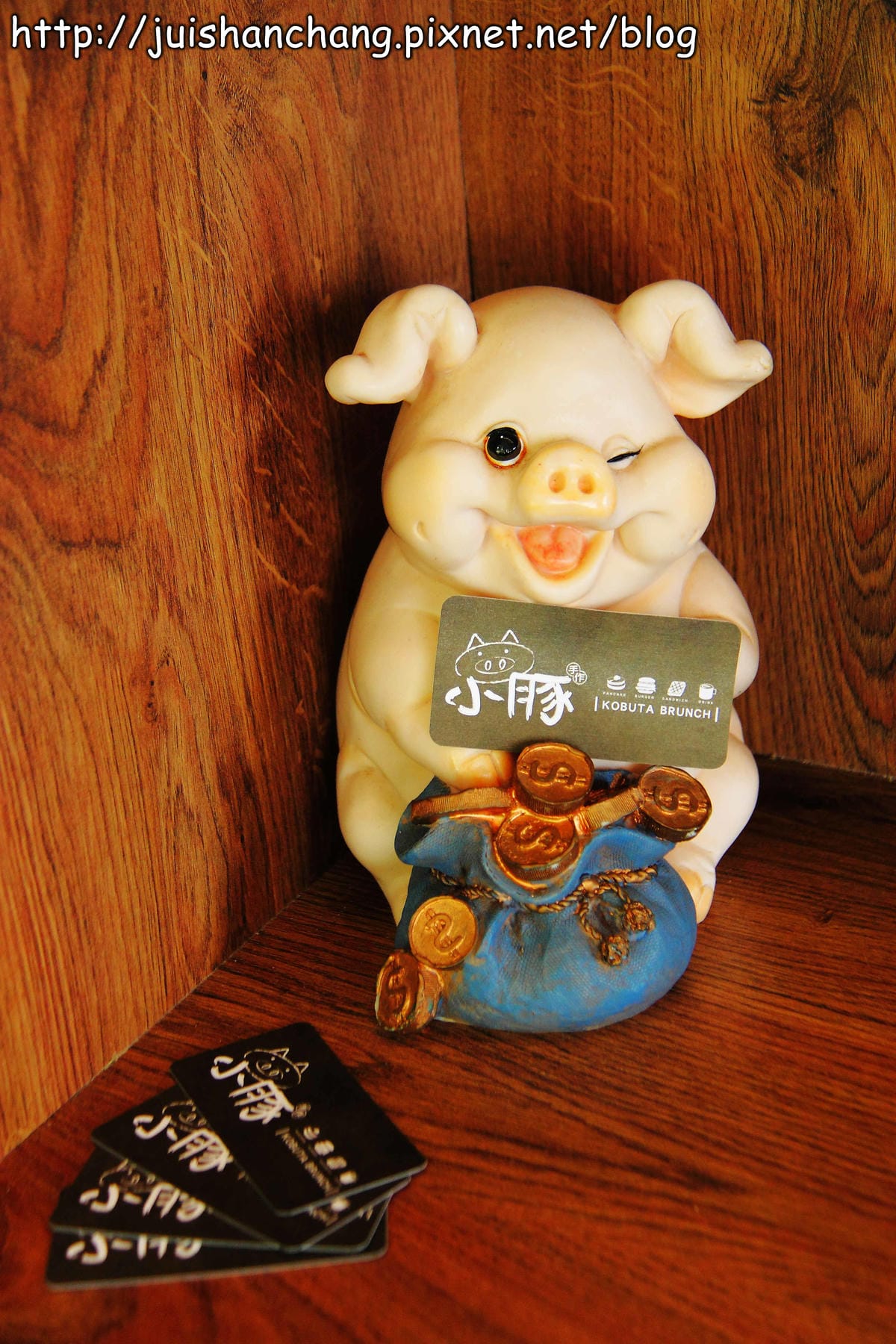 《食記—台中》小豚輕食Kobuta brunch～等再久也甘願的超級平價夢幻鬆餅！