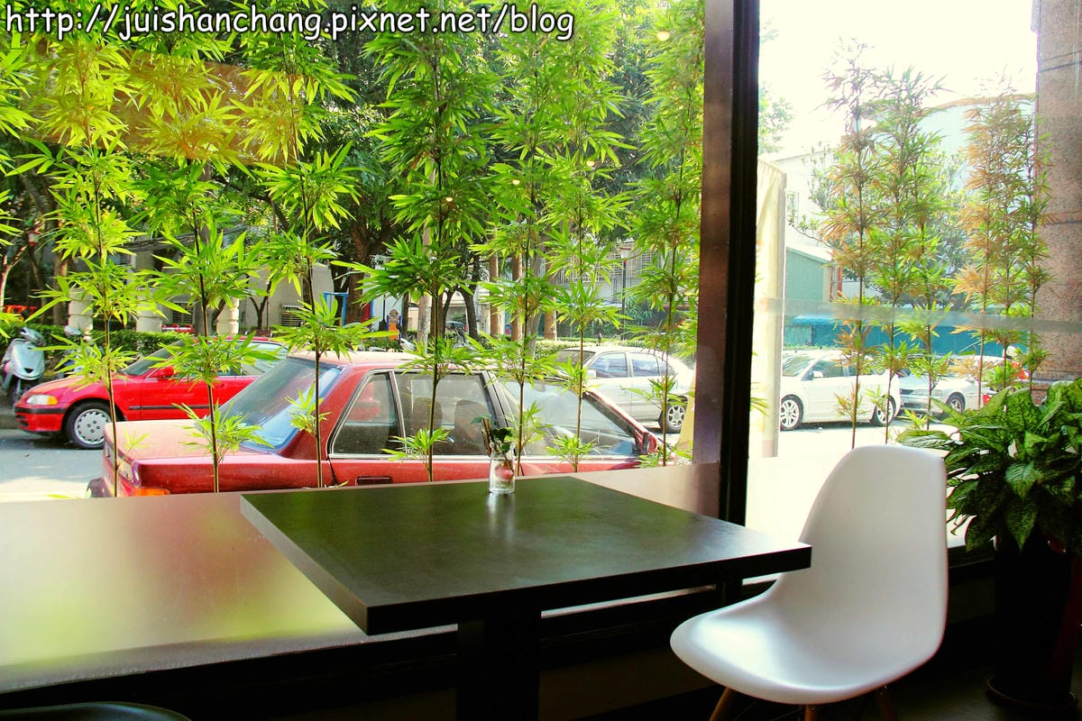 《食記—台中》小豚輕食Kobuta brunch～等再久也甘願的超級平價夢幻鬆餅！