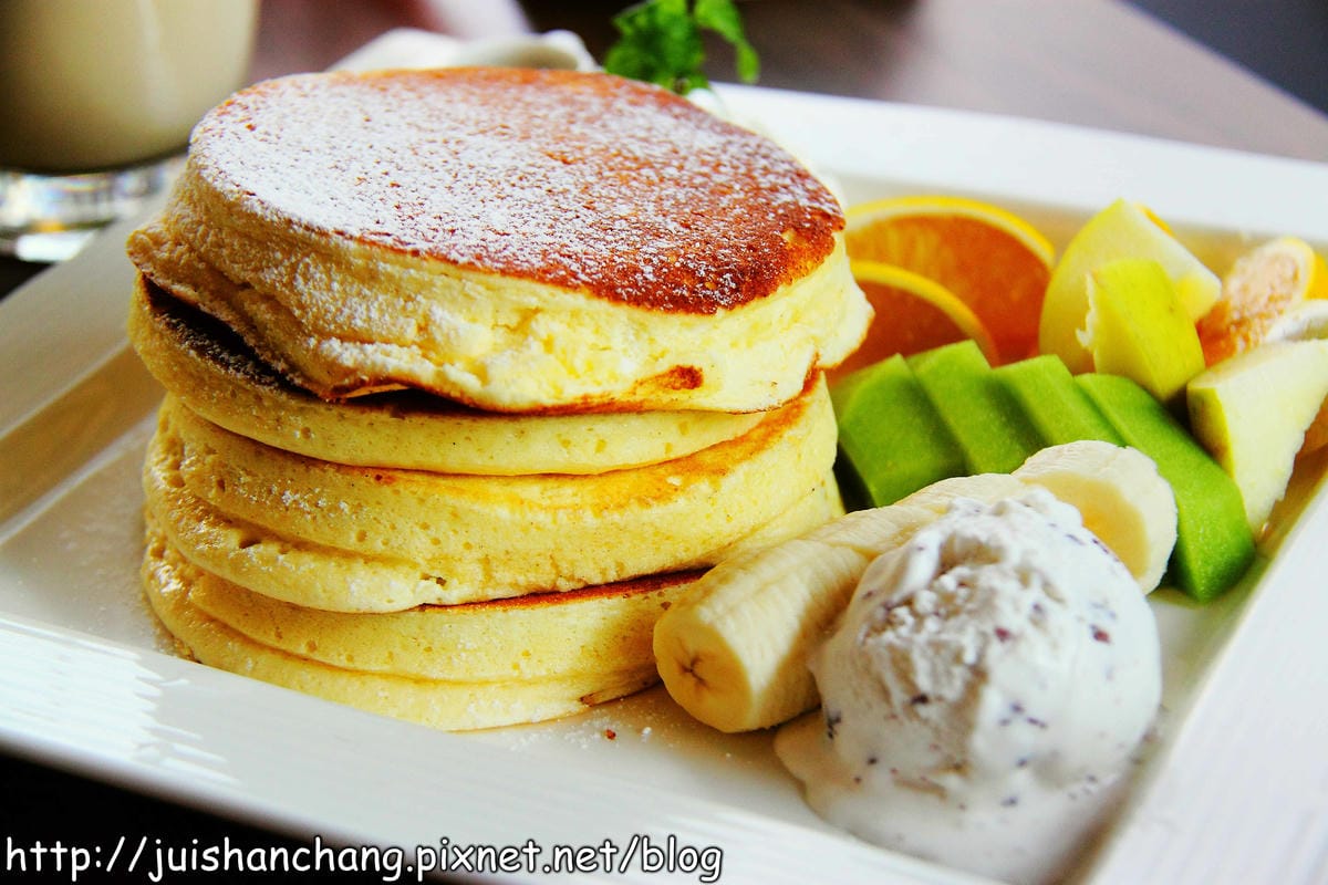 《食記—台中》小豚輕食Kobuta brunch～等再久也甘願的超級平價夢幻鬆餅！