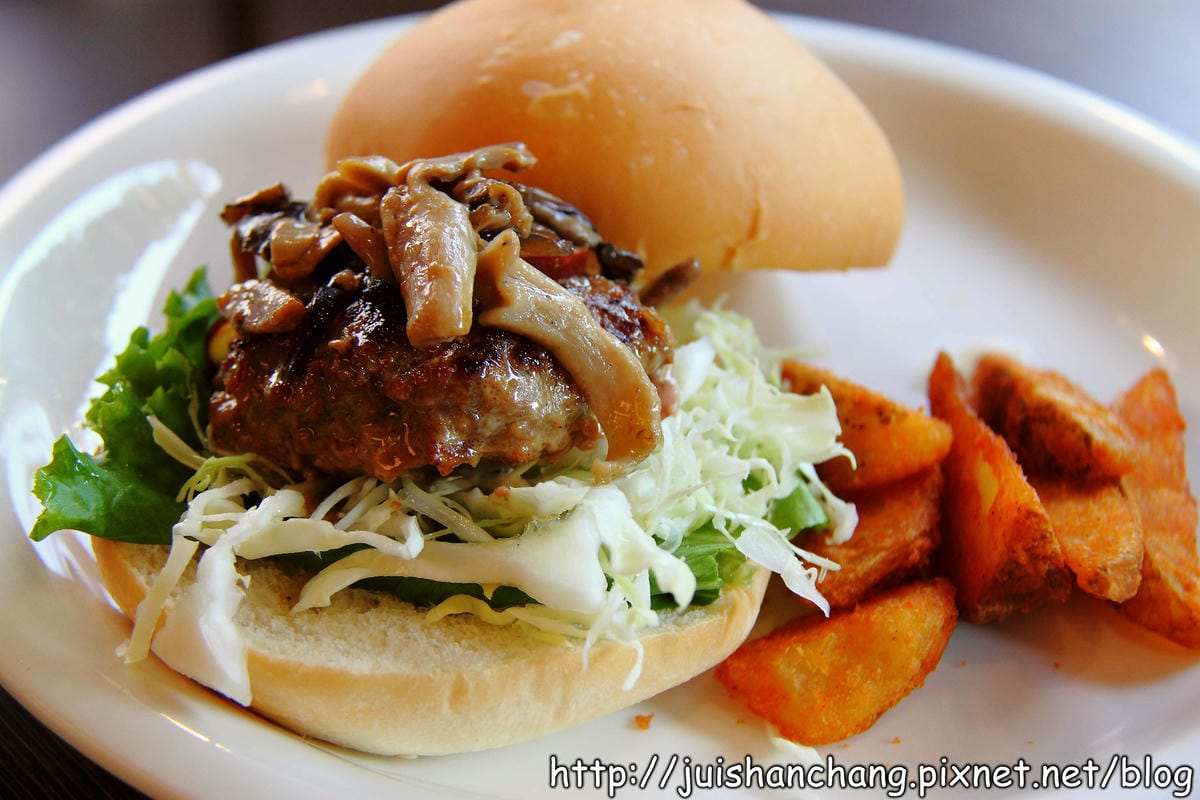 《食記—台中》小豚輕食Kobuta brunch～等再久也甘願的超級平價夢幻鬆餅！