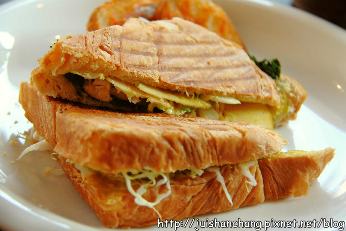 《食記—台中》小豚輕食Kobuta brunch～等再久也甘願的超級平價夢幻鬆餅！