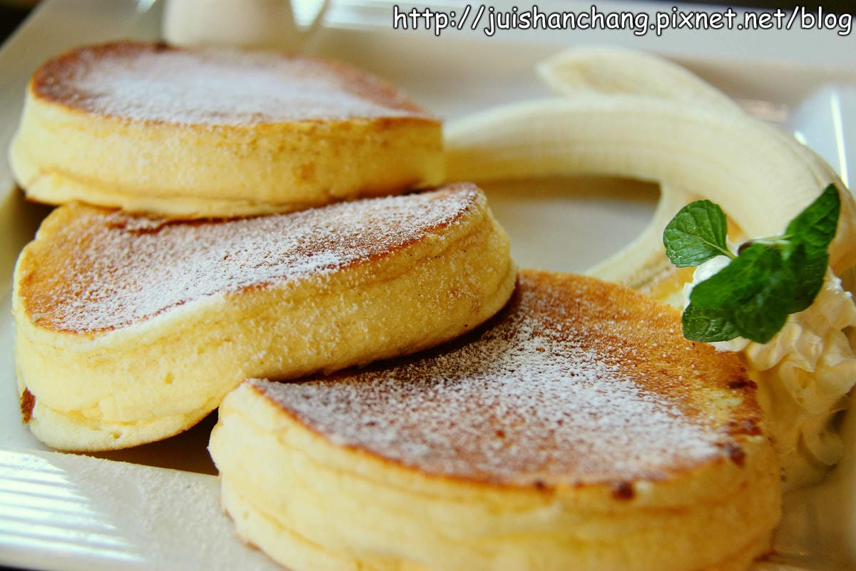 《食記—台中》小豚輕食Kobuta brunch～等再久也甘願的超級平價夢幻鬆餅！