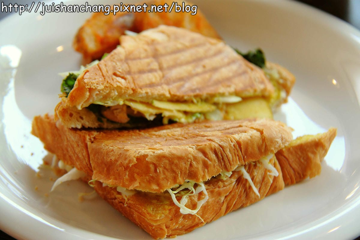 《食記—台中》小豚輕食Kobuta brunch～等再久也甘願的超級平價夢幻鬆餅！