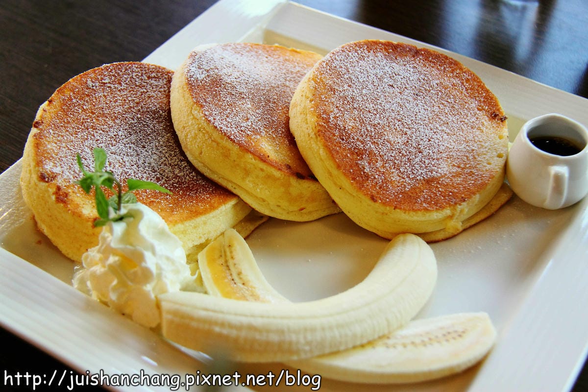 《食記—台中》小豚輕食Kobuta brunch～等再久也甘願的超級平價夢幻鬆餅！