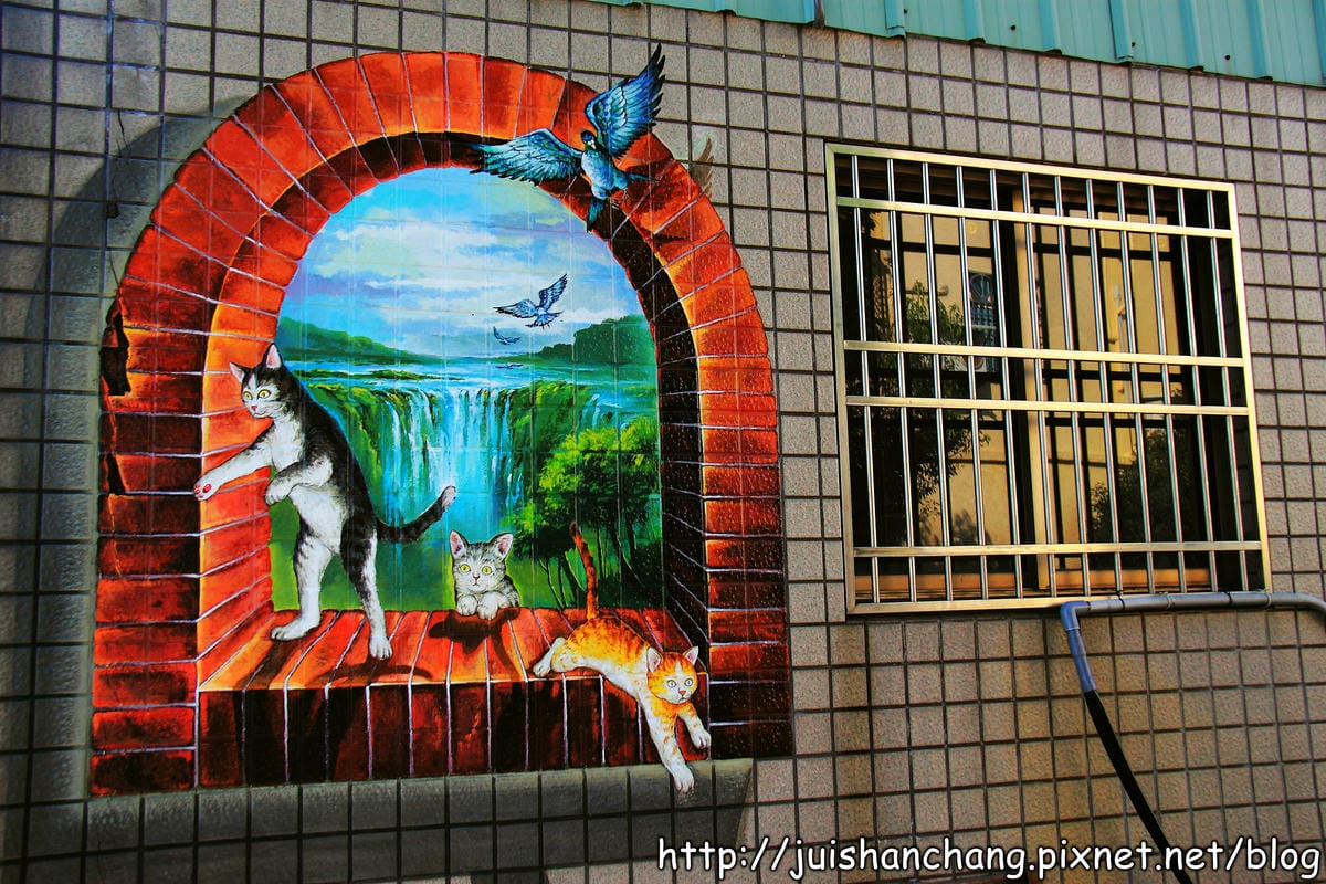 【遊記—雲林。虎尾】頂溪社區‧屋頂上的貓～一起來玩躲貓貓吧！