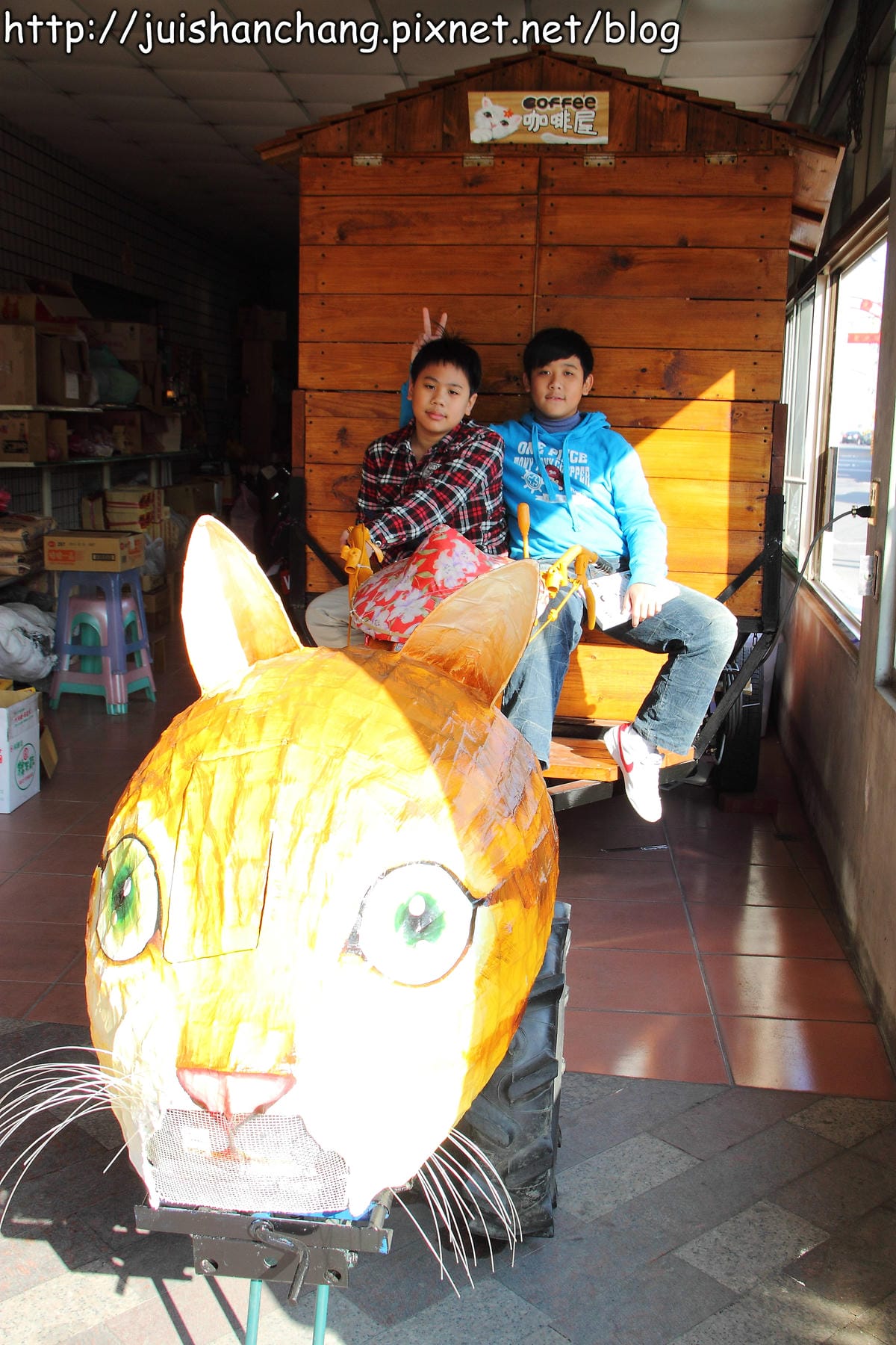 【遊記—雲林。虎尾】頂溪社區‧屋頂上的貓～一起來玩躲貓貓吧！