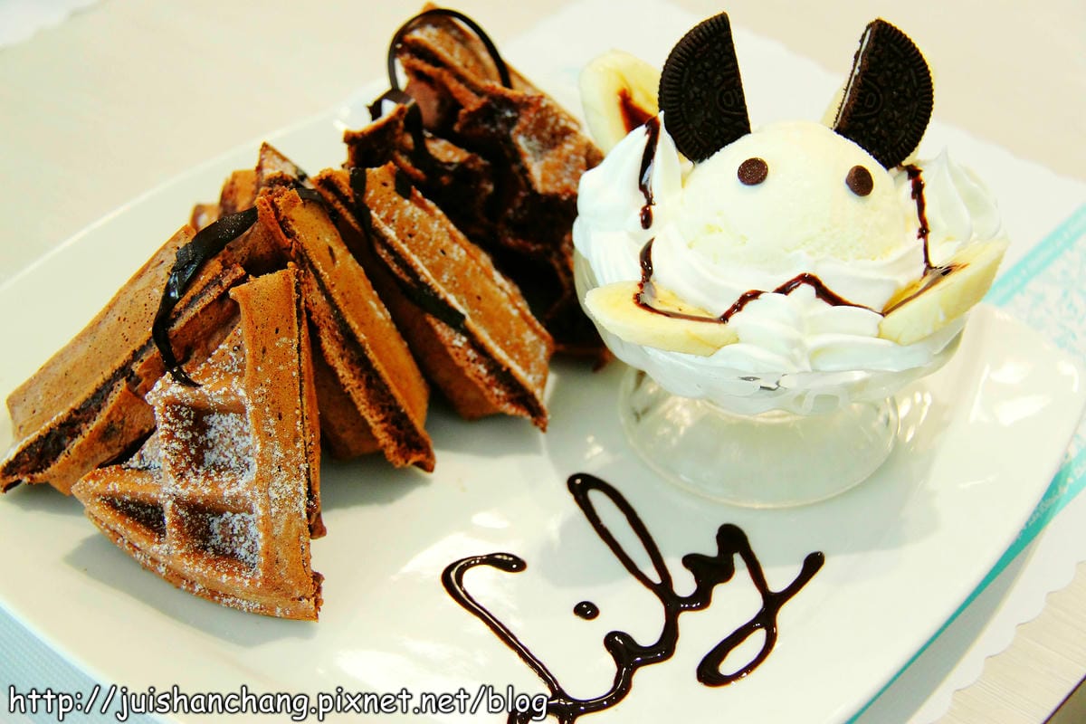 【食記—台中】恬心朵朵Lily White Cafe～用拉花一起替高雄祈福！(已歇業)