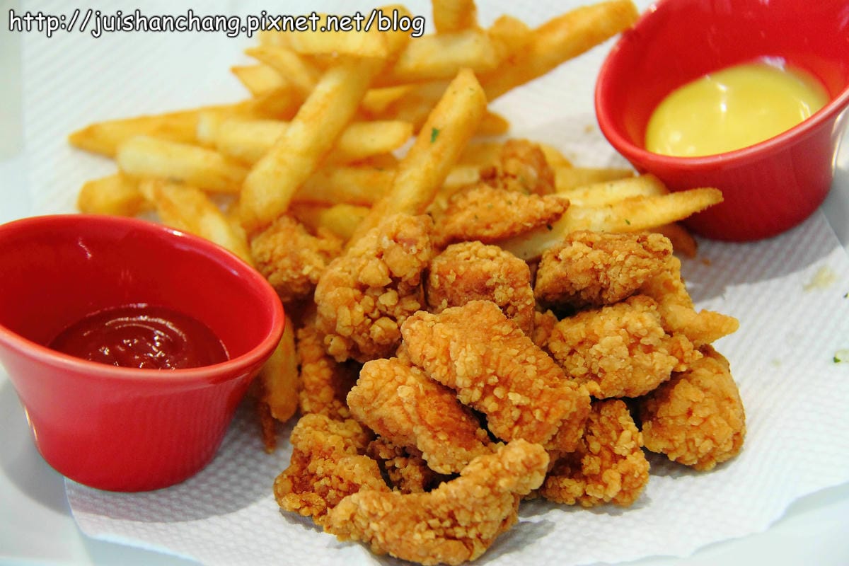 【食記—台中】恬心朵朵Lily White Cafe～用拉花一起替高雄祈福！(已歇業)