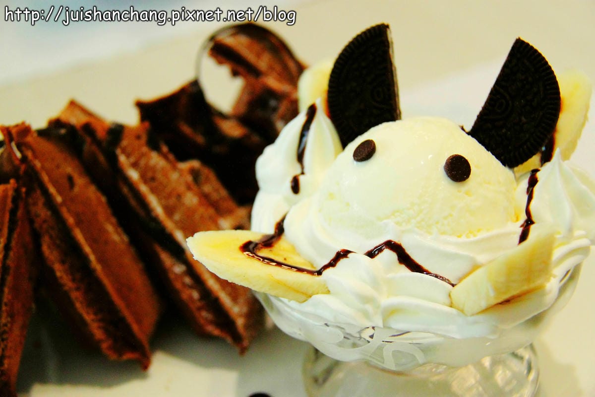 【食記—台中】恬心朵朵Lily White Cafe～用拉花一起替高雄祈福！(已歇業)