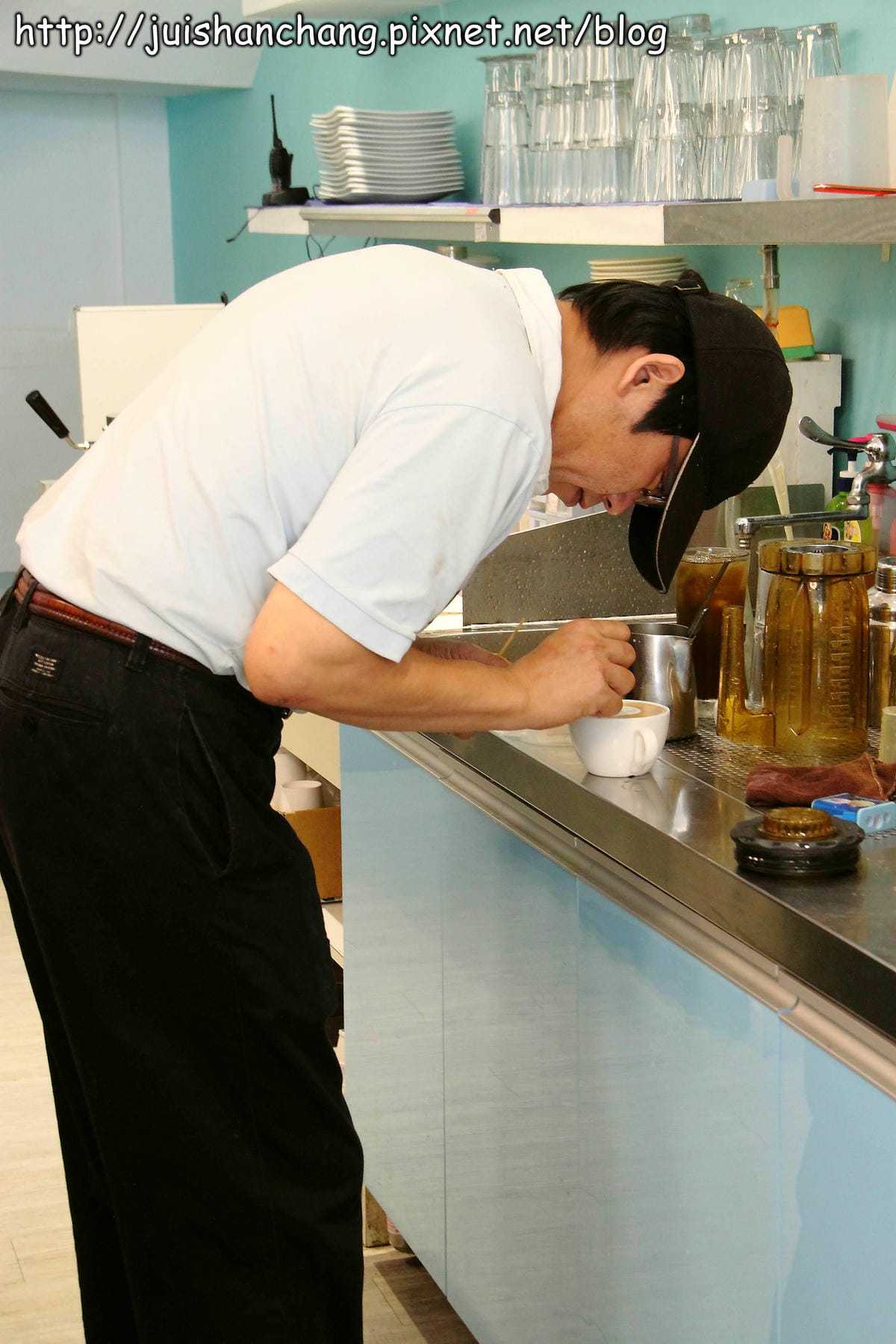 【食記—台中】恬心朵朵Lily White Cafe～用拉花一起替高雄祈福！(已歇業)