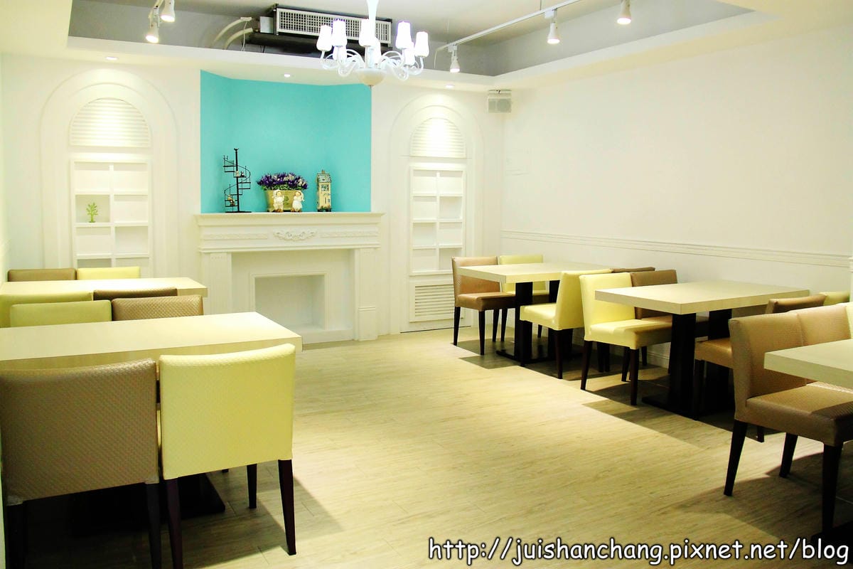 【食記—台中】恬心朵朵Lily White Cafe～用拉花一起替高雄祈福！(已歇業)