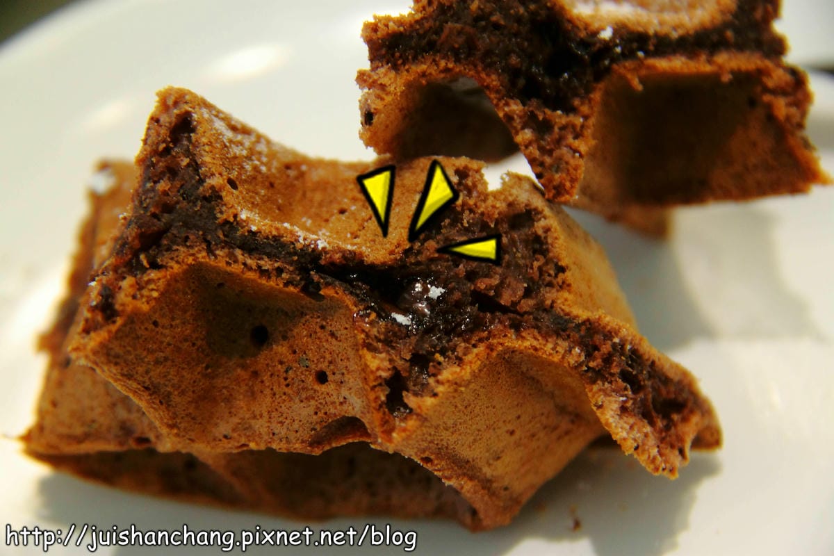 【食記—台中】恬心朵朵Lily White Cafe～用拉花一起替高雄祈福！(已歇業)