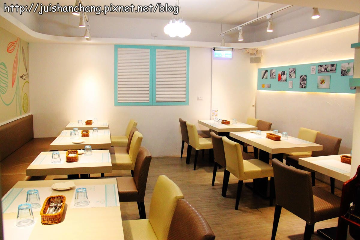 【食記—台中】恬心朵朵Lily White Cafe～用拉花一起替高雄祈福！(已歇業)