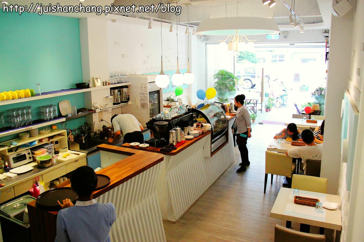 【食記—台中】恬心朵朵Lily White Cafe～用拉花一起替高雄祈福！(已歇業)