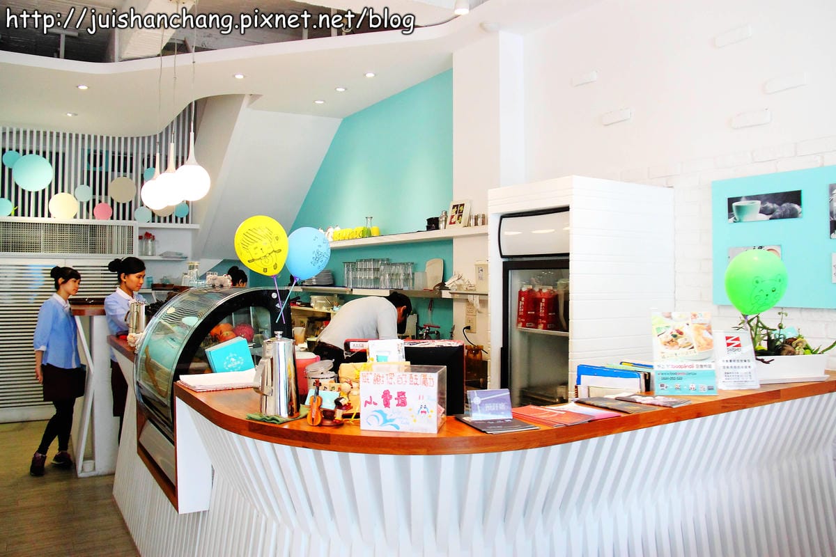 【食記—台中】恬心朵朵Lily White Cafe～用拉花一起替高雄祈福！(已歇業)