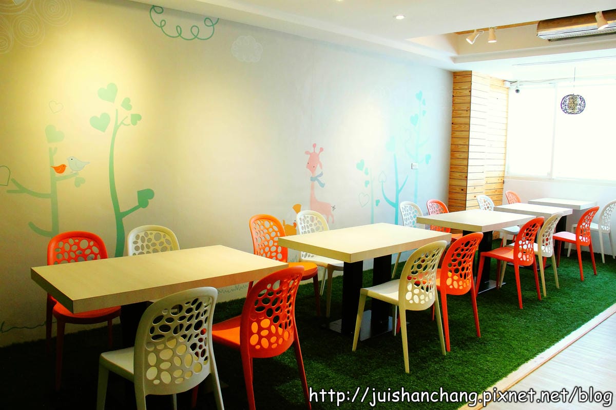 【食記—台中】恬心朵朵Lily White Cafe～用拉花一起替高雄祈福！(已歇業)