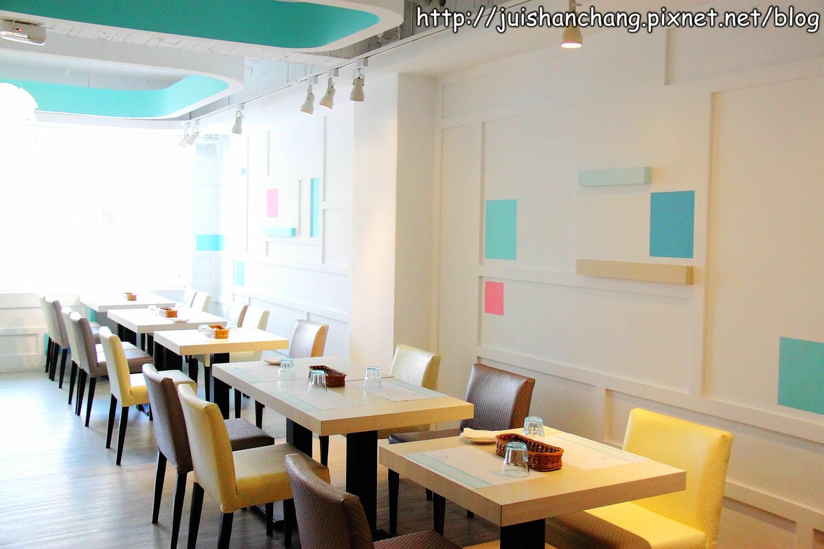 【食記—台中】恬心朵朵Lily White Cafe～用拉花一起替高雄祈福！(已歇業)