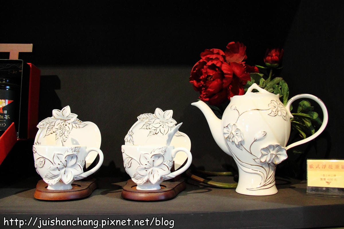 【南投魚池旅遊景點】親手窯。DIY手拉坯+廖鄉長紅茶故事館。進去喝一杯紅茶吧！