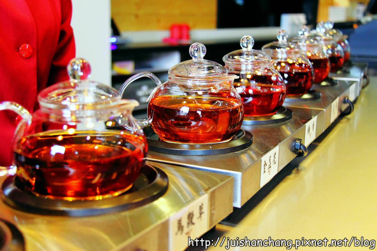 【南投魚池旅遊景點】親手窯。DIY手拉坯+廖鄉長紅茶故事館。進去喝一杯紅茶吧！