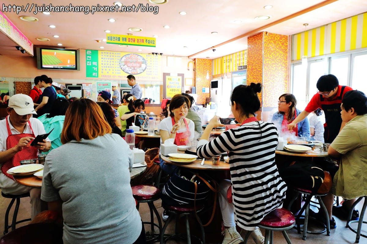 【2014。韓國首爾自由行║新村站】春川家辣炒雞排～韓國必吃美食之一，不吃一定會後悔啊！