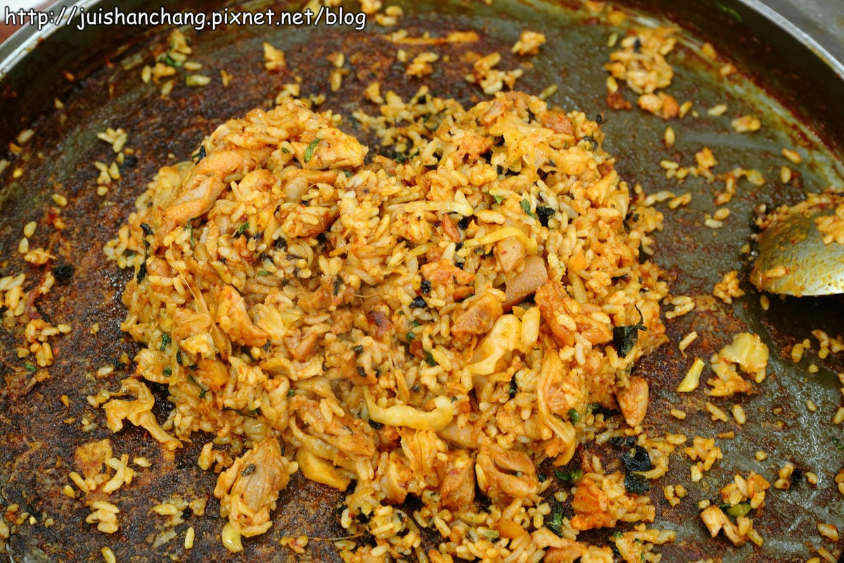 【2014。韓國首爾自由行║新村站】春川家辣炒雞排～韓國必吃美食之一，不吃一定會後悔啊！