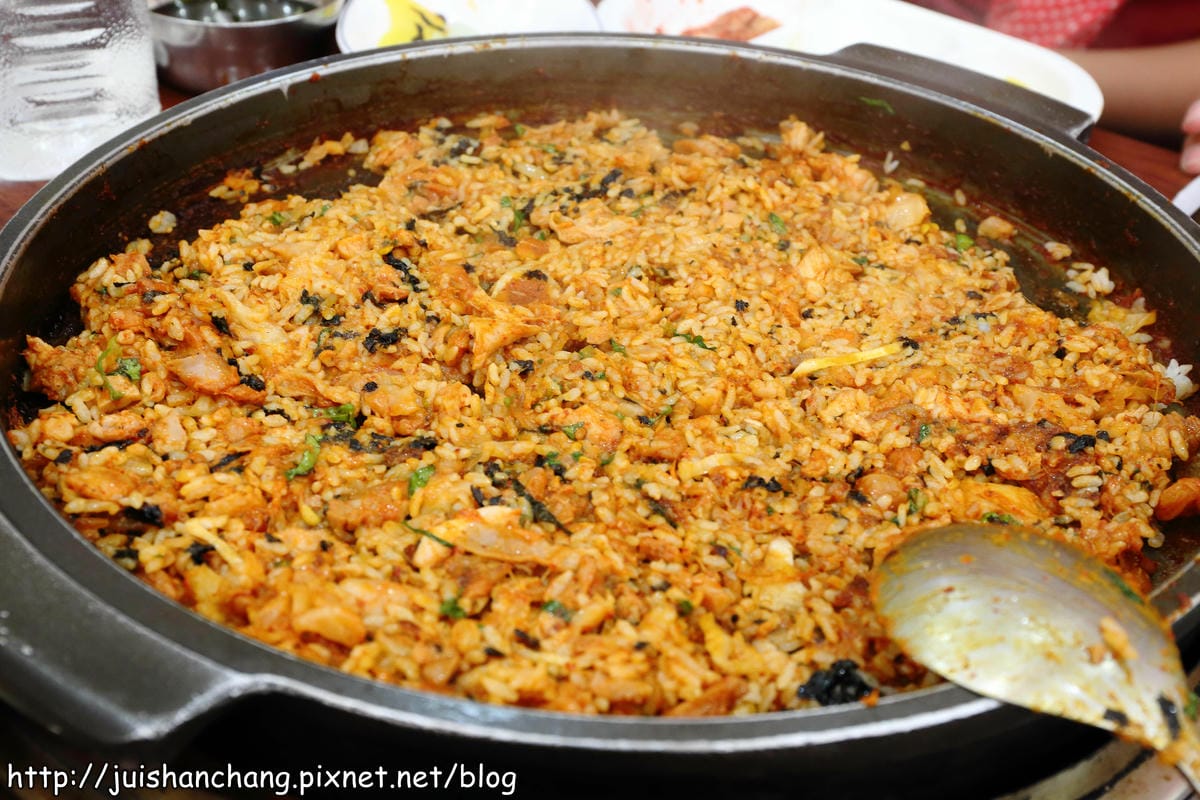 【2014。韓國首爾自由行║新村站】春川家辣炒雞排～韓國必吃美食之一，不吃一定會後悔啊！