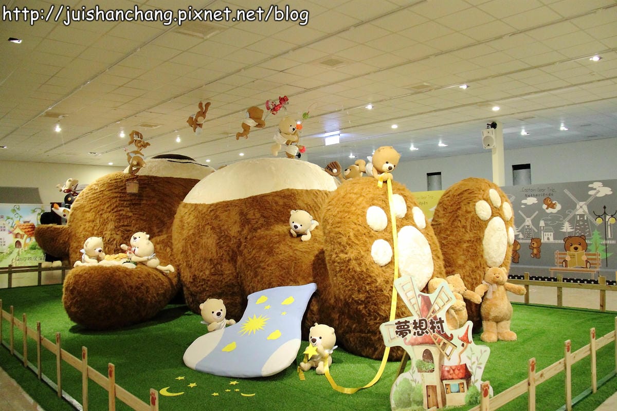 【遊記║桃園】航空熊展演館～大熊壓境？！全球最大泰迪熊登陸桃園！