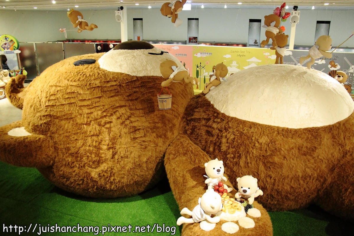 【遊記║桃園】航空熊展演館～大熊壓境？！全球最大泰迪熊登陸桃園！
