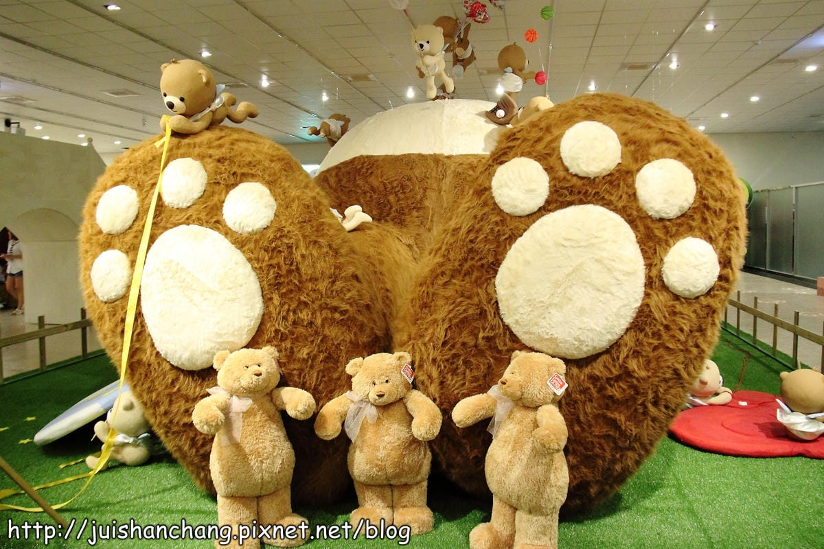【遊記║桃園】航空熊展演館～大熊壓境？！全球最大泰迪熊登陸桃園！