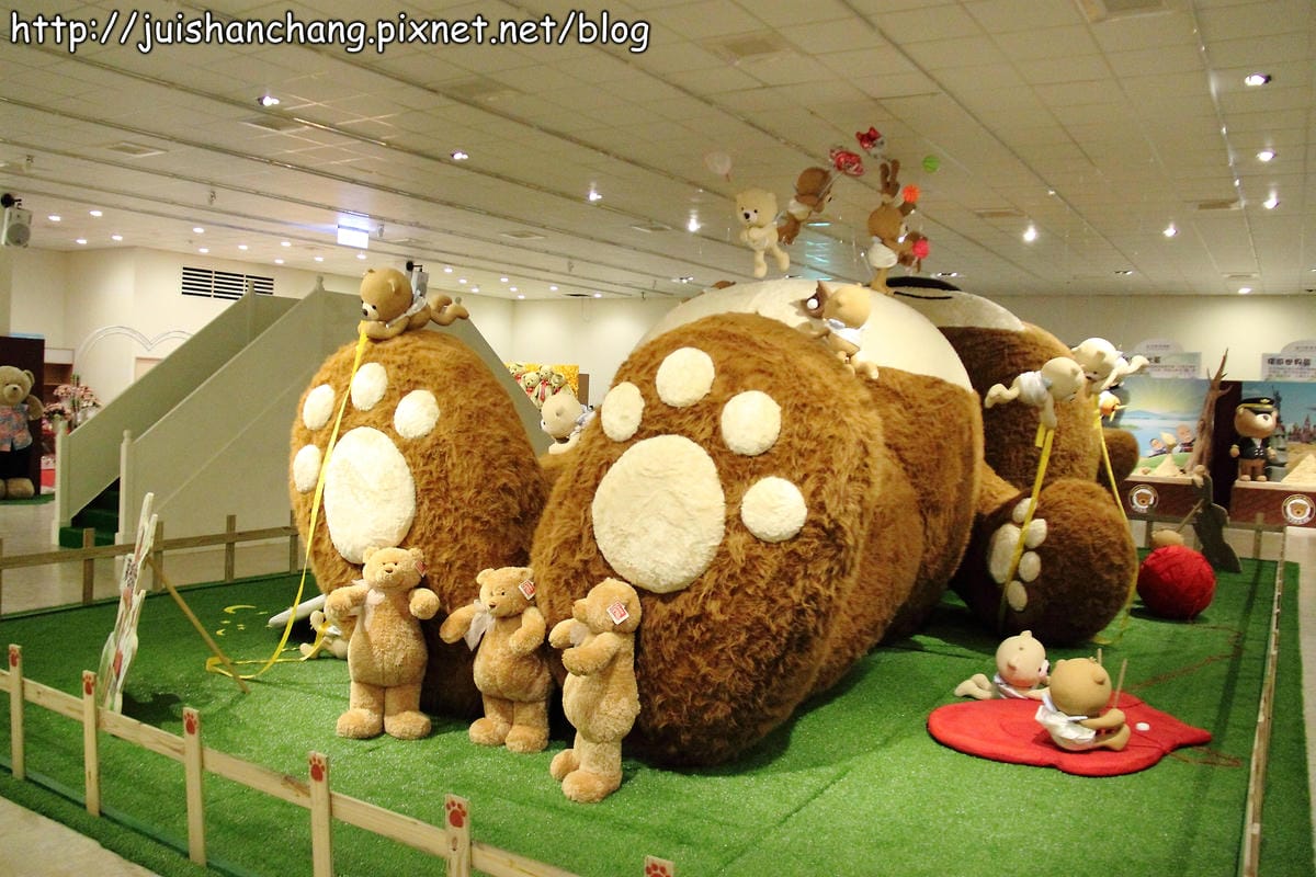 【遊記║桃園】航空熊展演館～大熊壓境？！全球最大泰迪熊登陸桃園！