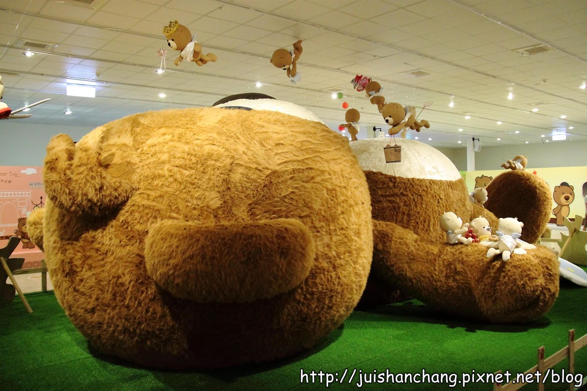 【遊記║桃園】航空熊展演館～大熊壓境？！全球最大泰迪熊登陸桃園！