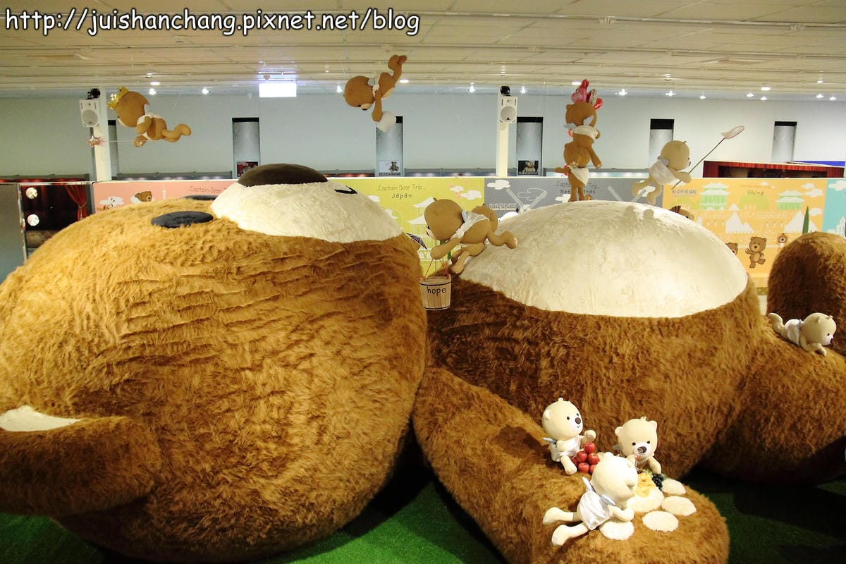 【遊記║桃園】航空熊展演館～大熊壓境？！全球最大泰迪熊登陸桃園！