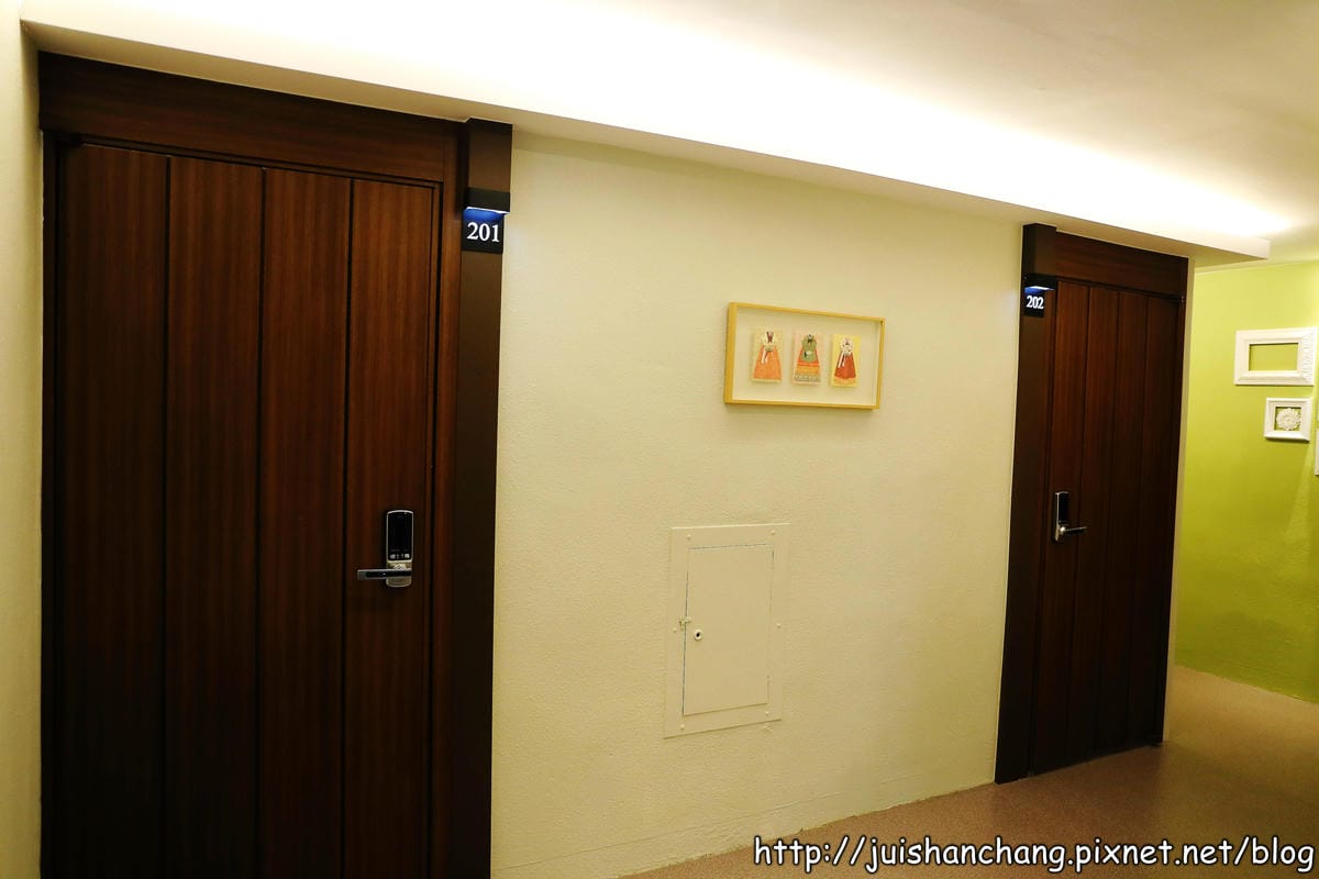 【2014。韓國首爾住宿推薦║東大門站】Hotel QB～東大門購物超方便的鄉村風民宿