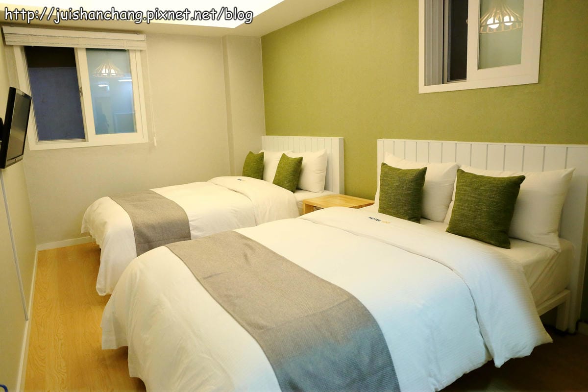 【2014。韓國首爾住宿推薦║東大門站】Hotel QB～東大門購物超方便的鄉村風民宿