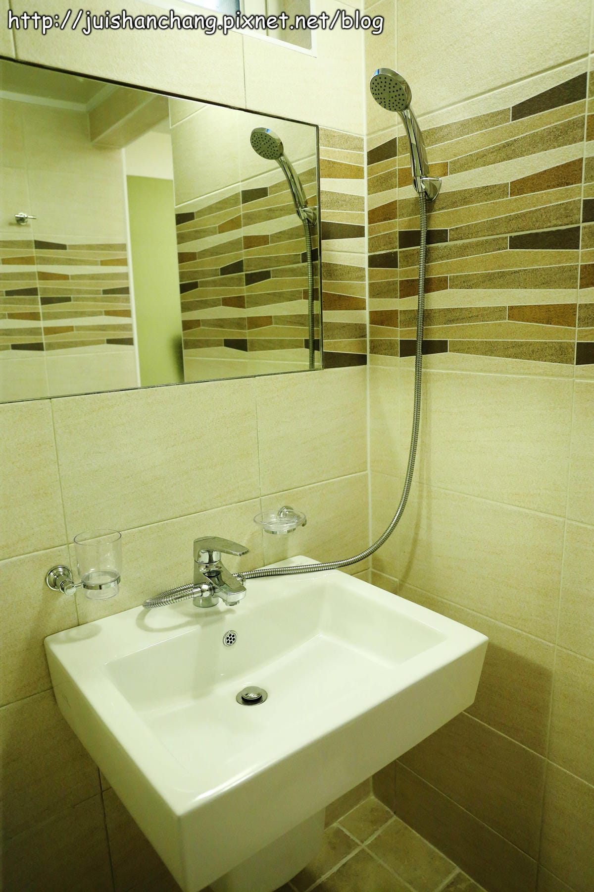 【2014。韓國首爾住宿推薦║東大門站】Hotel QB～東大門購物超方便的鄉村風民宿